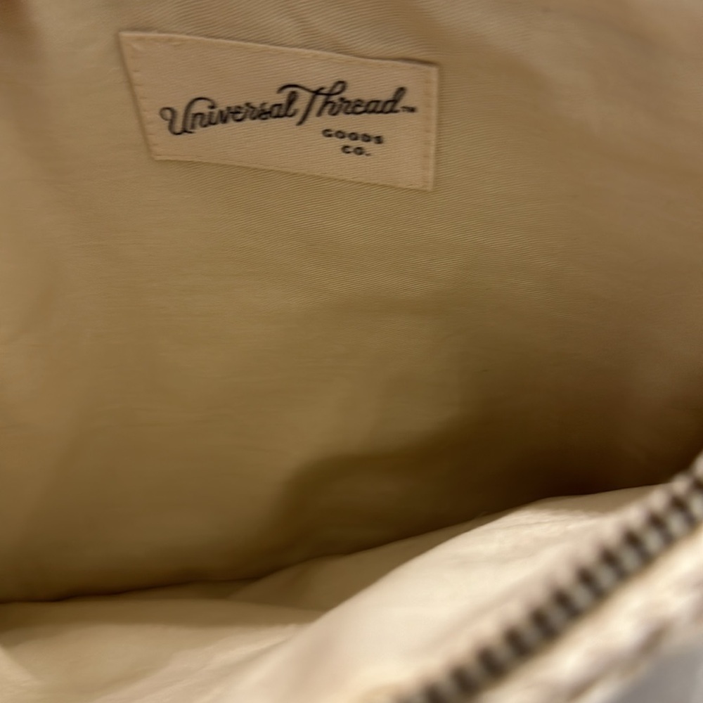 NWT Universal Thread Clutch - Picture 4 of 4